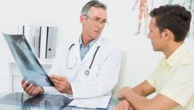 Doctor_advising_patient_5